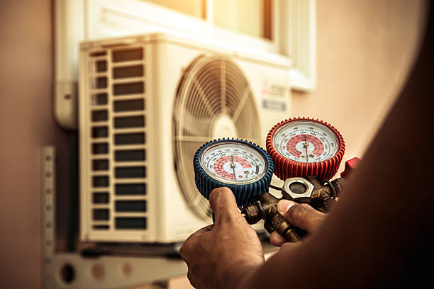 Professional Heat Pump Repair technician working in Manhattan, IL